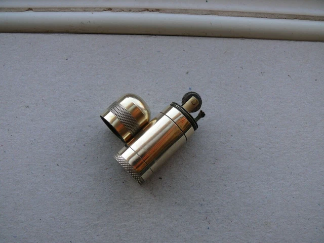 vieux briquet à essence. Laiton