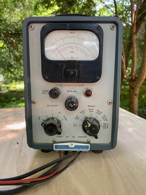 HP Vacuum Tube Voltmeter Model 410B, with probes