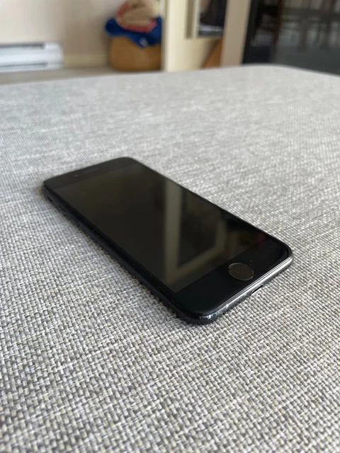 APPLE IPHONE 7 32GB (Unlocked) * Black * Good condition