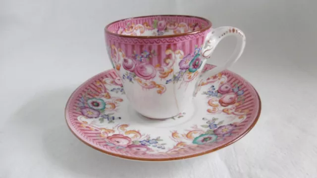 Tasse et sous-tasse Minton SARREGUEMINES  du XIXe à décor foral