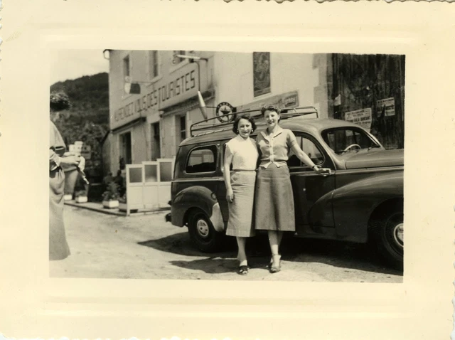 Antique Photo - Vintage Snapshot - Women's Hotel Station Car - Old Car Woman