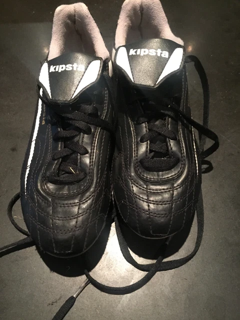 Football boots in decathlon online
