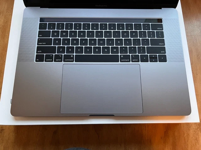 Apple MacBook Pro 15" 2018 Touch Bar i7 2,2 GHz 32 GB RAM 512 GB SSD 560X