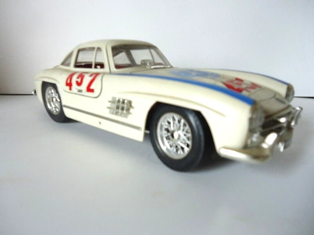 Miniature Mercedes Benz 300 SL Coupe 1954 - Bburago 1:18, #452 Mille Miglia, Sortie De Grange