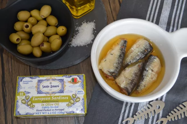 12 Pack Santo Amaro European Wild Sardines in Olive Oil Lightly Smoked (120g/un) 2