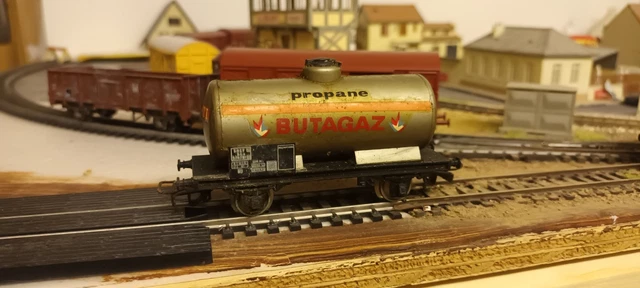 HO ROCO 46702 DB wagon citerne KVB EUR 15,00 - FR HO ROCO 46702 DB wagon citerne KVB EUR 15,00 - FR