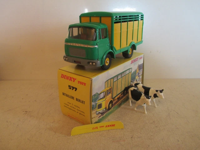 DINKY TOYS FRANCE d'origine réf 577 Berliet GAK bétaillère au 1/43 avec 2 vaches EUR 50,00