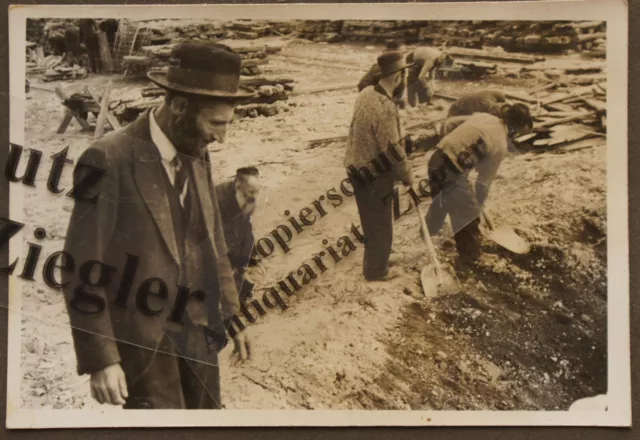 L46) 5 Fotos 2. WK Krasnobrod, Polen, u.a. Juden bei der Zwangsarbeit,... L46) 5 Fotos 2. WK Krasnobrod, Polen, u.a. Juden bei der Zwangsarbeit,...
