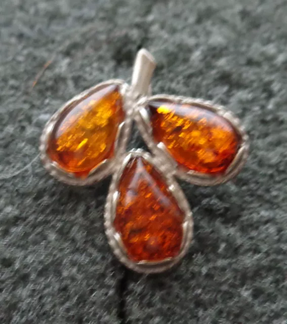 Baltic  Cognac  Leaf     Amber  Pendant     Women