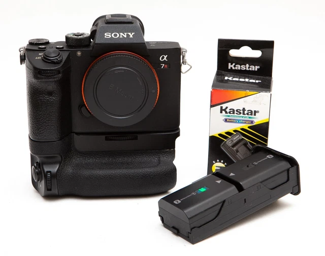 SONY ALPHA A7R III A7RIII ILCE7RM3 42.4MP + Battery Grip * Low Shutter