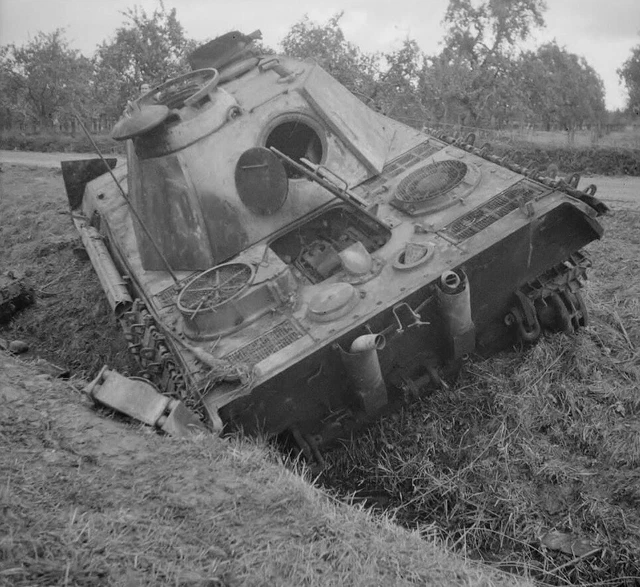 WW2 WWII Photo Abandoned  German Panther Pz.KpfW. V Panzer  World War Two 4387