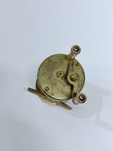 VINTAGE WESTERN AUTO Revelation V1604 Spin Casting Fishing Reel