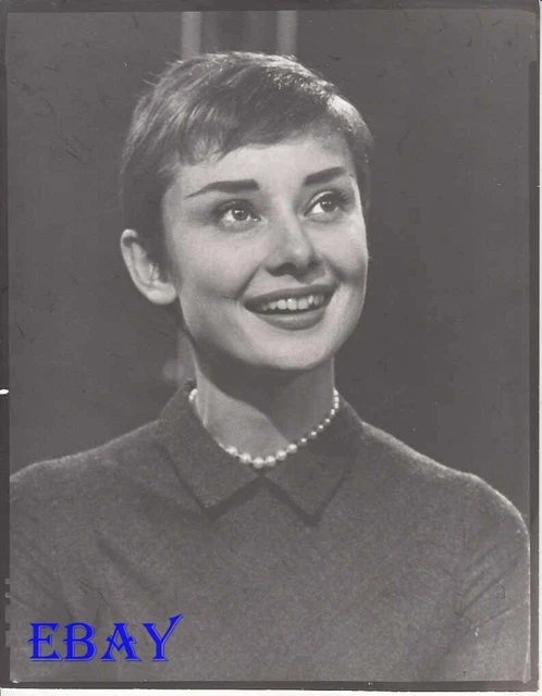 Audrey Hepburn smiles and wears a pearl necklace RARE Photo Audrey Hepburn smiles and wears a pearl necklace RARE Photo