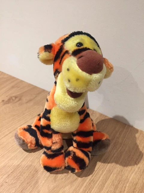 RARE DISNEY VINTAGE Tigger Disneyland Plush Cuddly Soft Toy Walt Disney 
