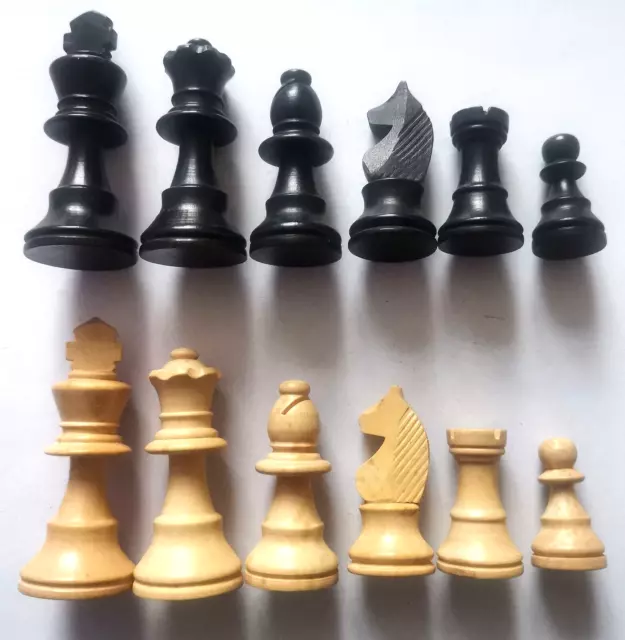 Vintage Chess Set Staunton Pattern Boxwood Complete 32 Pieces & Box Uk Postfree