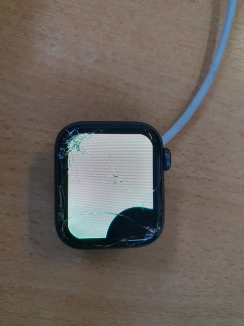 Apple Watch Series 4 (Boîtier Aluminium) GPS + Cellular (40 mm, Gris Sidéral) HS