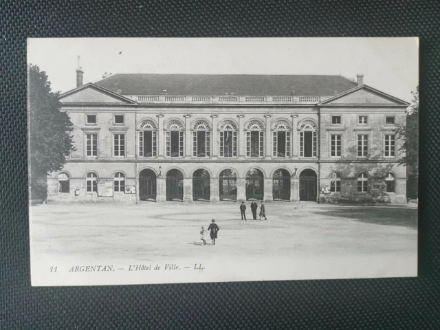 CPA 61 ARGENTAN - L'Hôtel de Ville