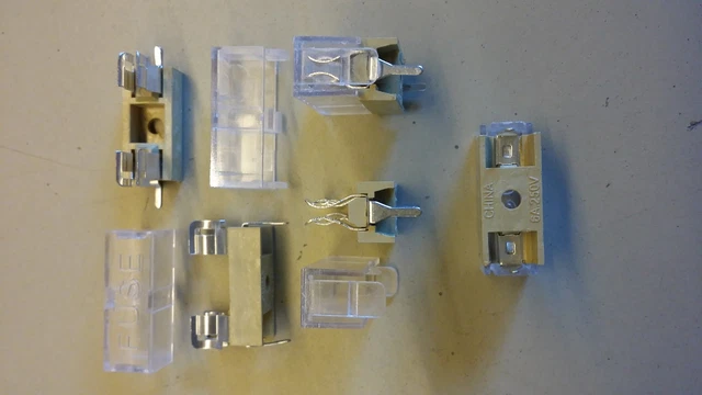 lot de 5 porte fusibles 5X20 pour circuit intégré neufs avec protection. 6A  max