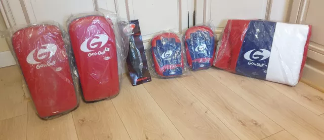 Lot neuf de Boxe Fairtex en cuir comprenant: sac de frappe - Pao - Patte d'ours.