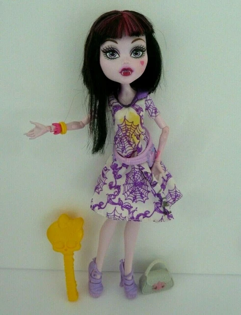 Monster High Robe W11- POUPÉE MONSTER High Draculaura robe toile d araignée mauve ...