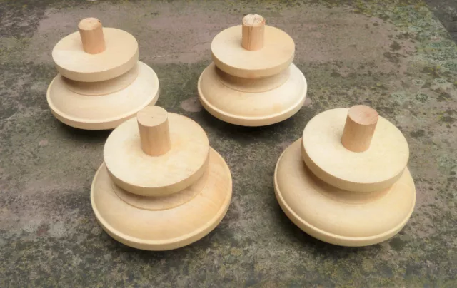 Möbelfüße, nach altem Original gedrechselt.