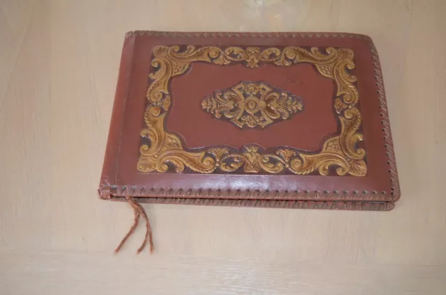 Ancien  ALBUM CUIR RELIEF pour  PHOTOGRAPHIES ,  Album photo en cuir VINTAGE