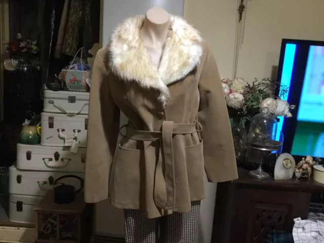 50’s 60’s Vintage Faux Light Brown Suede Coat With Huge Faux Fur Collar Size 16