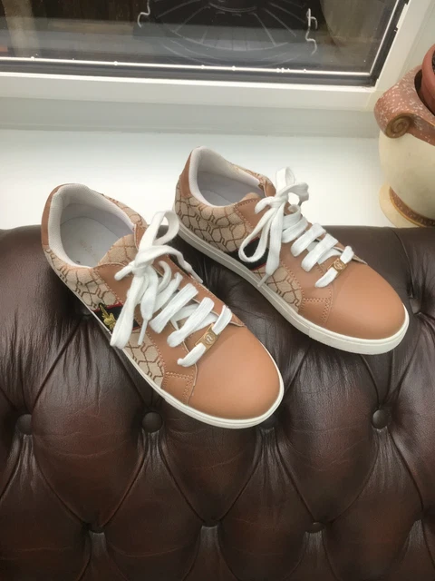 Bee trainers sales river island