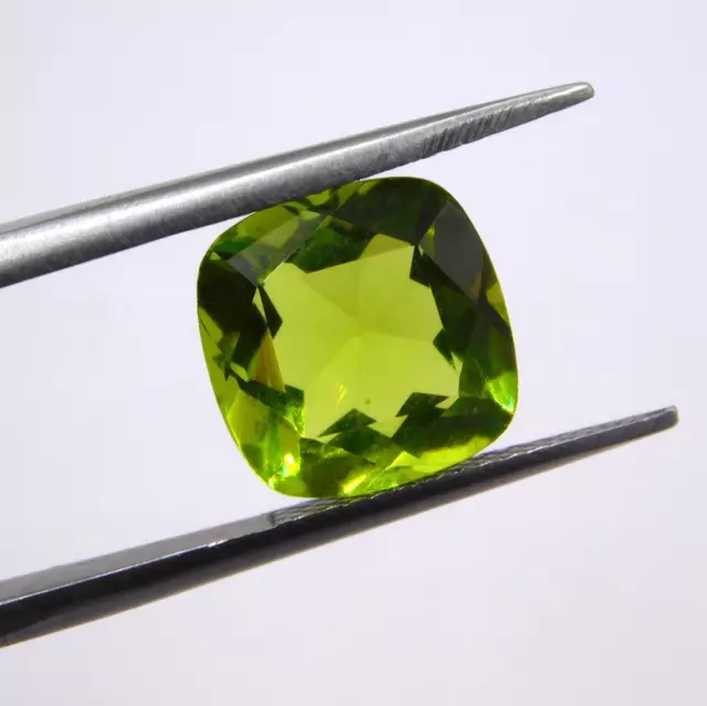 Magnifique Péridot du Pakistan  1.59 Carats