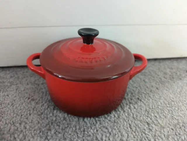 Le Creuset Stoneware Ceramic Red Dutch Oven Casserole !0cm