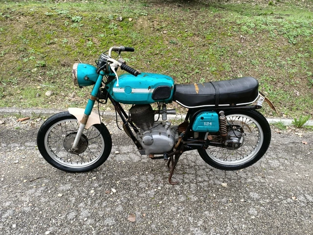 USO E MANUTENZIONE + RICAMBI EPLOSI GILERA 124-175 EPOCA 133 pag ITALIANO PDF