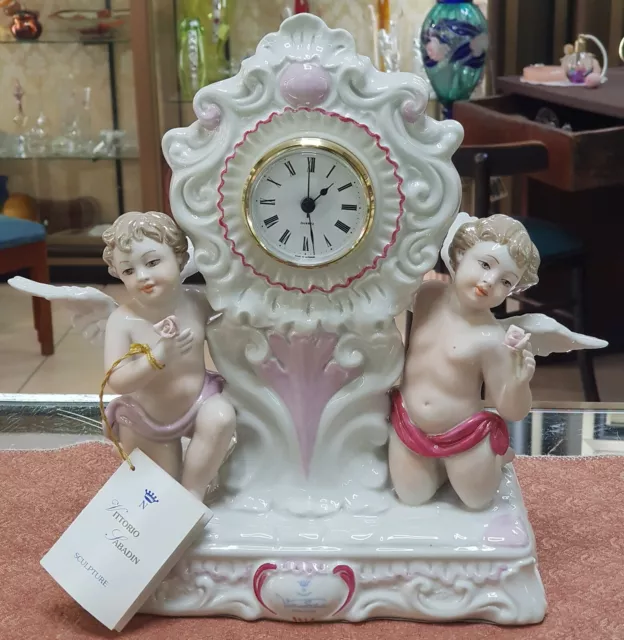 Orologio Scultura Da Tavolo In Porcellana, Sabadin, Angeli, Padrini, Regala