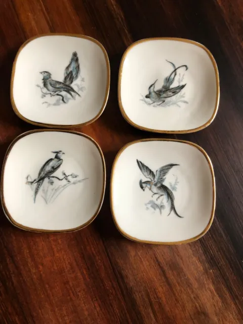 4 coupelles carrées en porcelaine de Limoges motif oiseaux