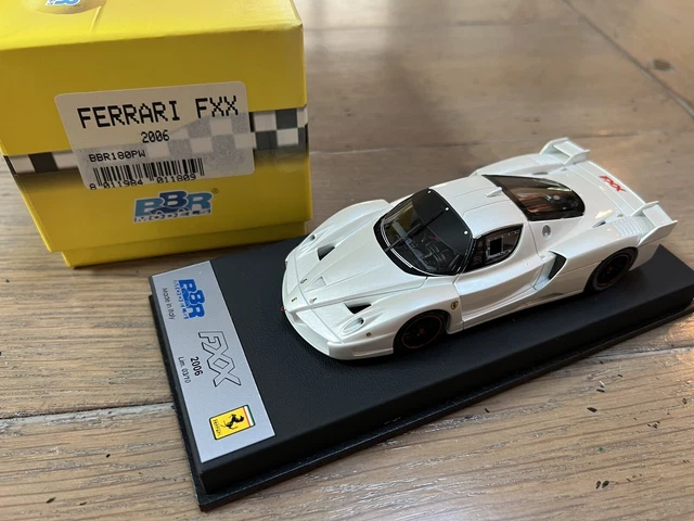 Spark 1:43 Ferrari Enzo année 2002-2004 blanc RL032 modèle voiture