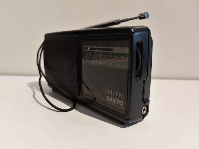 "VINTAGE" SANYO, Pocket AM/FM Radio. British Design Registration. Not Working.