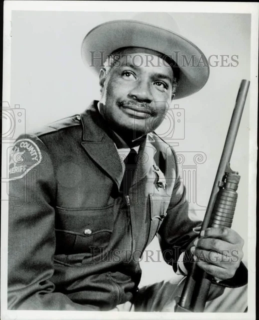 1971 Press Photo Actor Ossie Davis as Police Officer - lrp90907