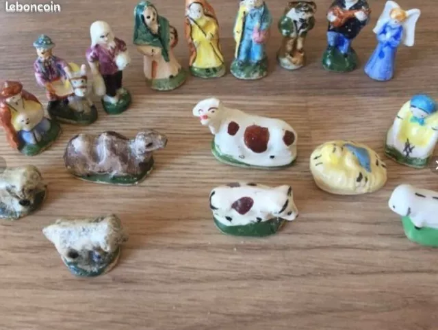 Lot de 17 fèves santons pour crèche de Nöel