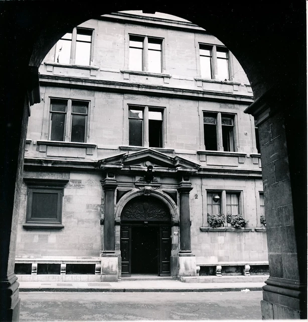 GENEVE c. 1960 - Porte de l'Hôtel de Ville Suisse - NV 5840