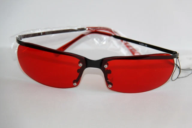 Farb Brille Sonnenbrille  Gläser Rot Rahmen  Nur Oben Schwarz Aus Metall