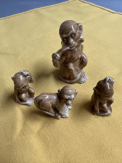 Set Of 4 Monkeys Chimpanzee Mama & 3 Babies Vintage Porcelain Figurine Germany