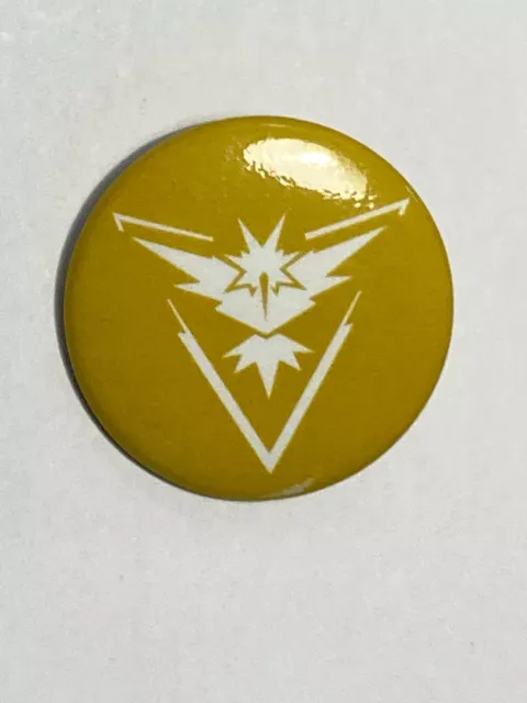 Pokemon GO Zapdos Team Instinct Pin Official Original Version 2016 RARE PROMO