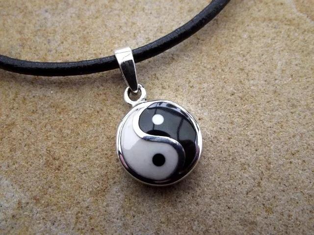 Kleines Amulett "Yin und Yang" aus 925er Silber mit Halsband - Anhänger, Schmuck