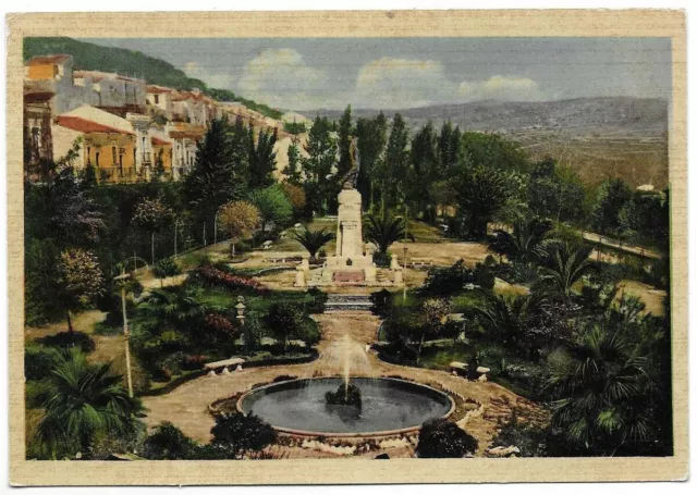 Canicattini Bagni (Siracusa). Villa Comunale e Monumento ai Caduti.