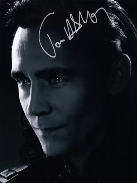 Tom Hiddleston Signed Auto 8 x 10  Photograph