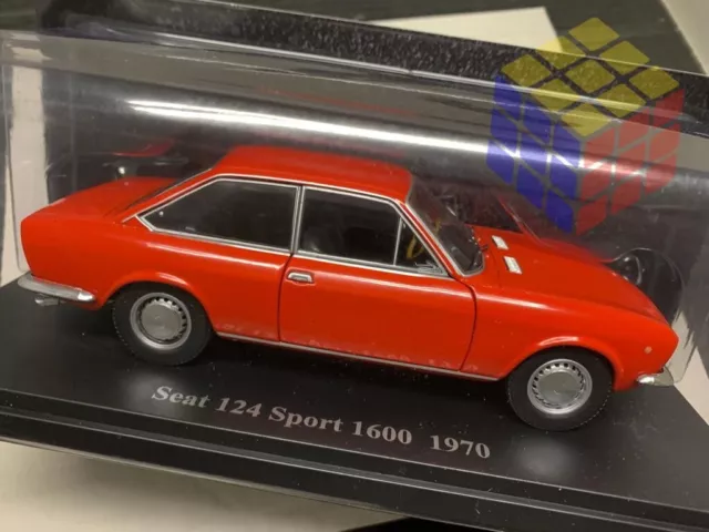 Coche Clasico SEAT 124 SPORT 1600  (Año 1970)  - Escala 1/24 -  Nuevo a estrenar