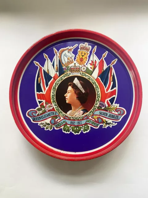 Vintage Queen Elizabeth II Silver Jubilee 1952-1977 10” Biscuit Tin VGC