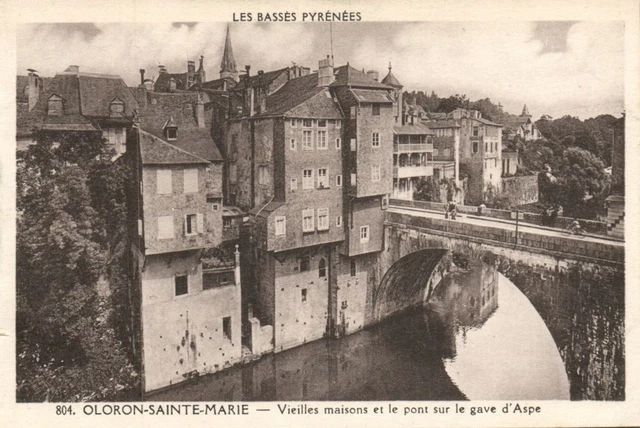 CPA Les Basses Pyrenées OLORON-Ste-MARIE Vieilles maisons et le... (171721)