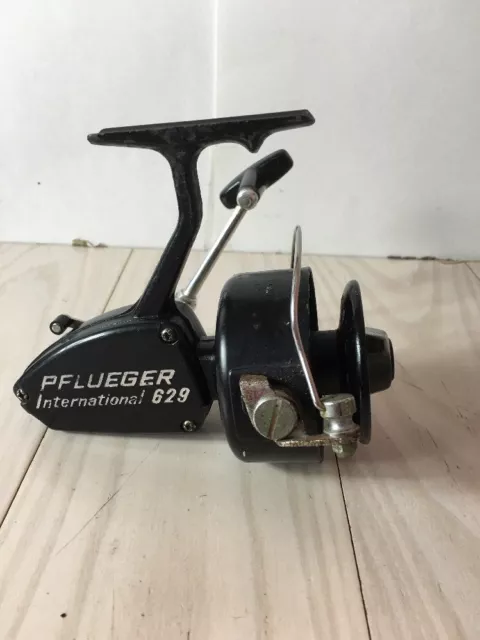 Vintage PFLUEGER INTERNATIONAL 627 Spinning Reel Fishing