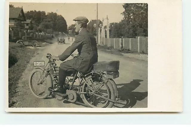 Transport - Moto - Homme sur une Moto