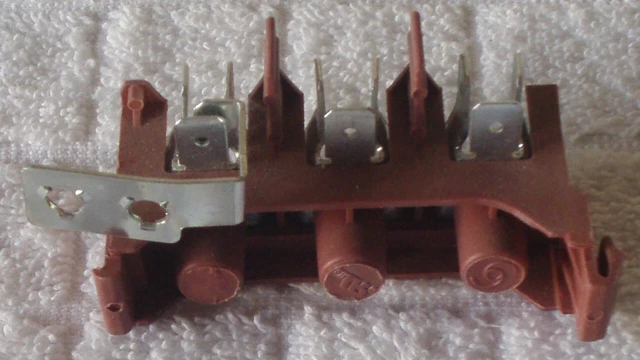 Bornier - Four Multifonction Pyrolyse - WHIRLPOOL - AKZ478-IX ou autres Modèles.